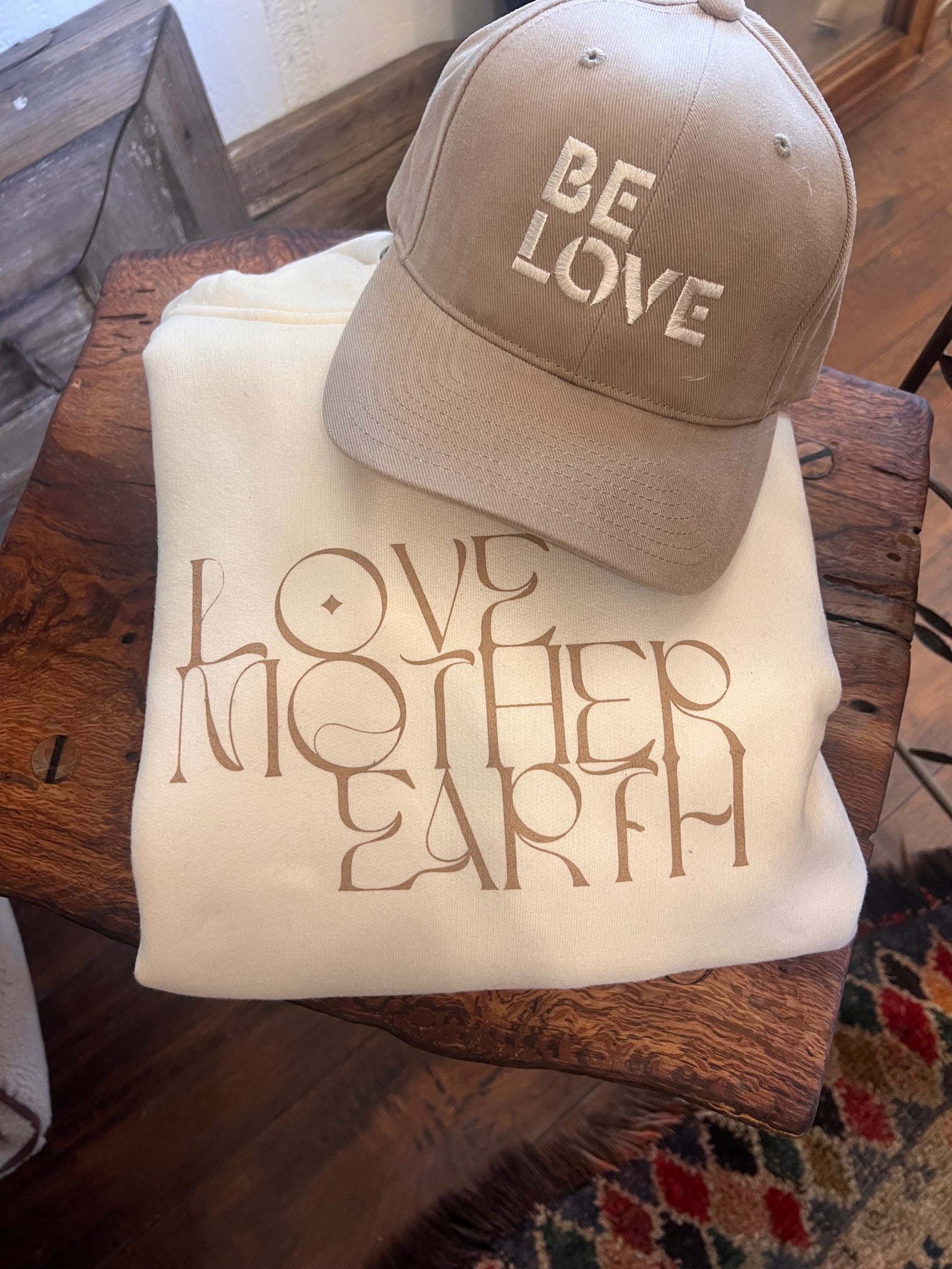 BE LOVE Classic Stencil Font - Classic hat - Dune