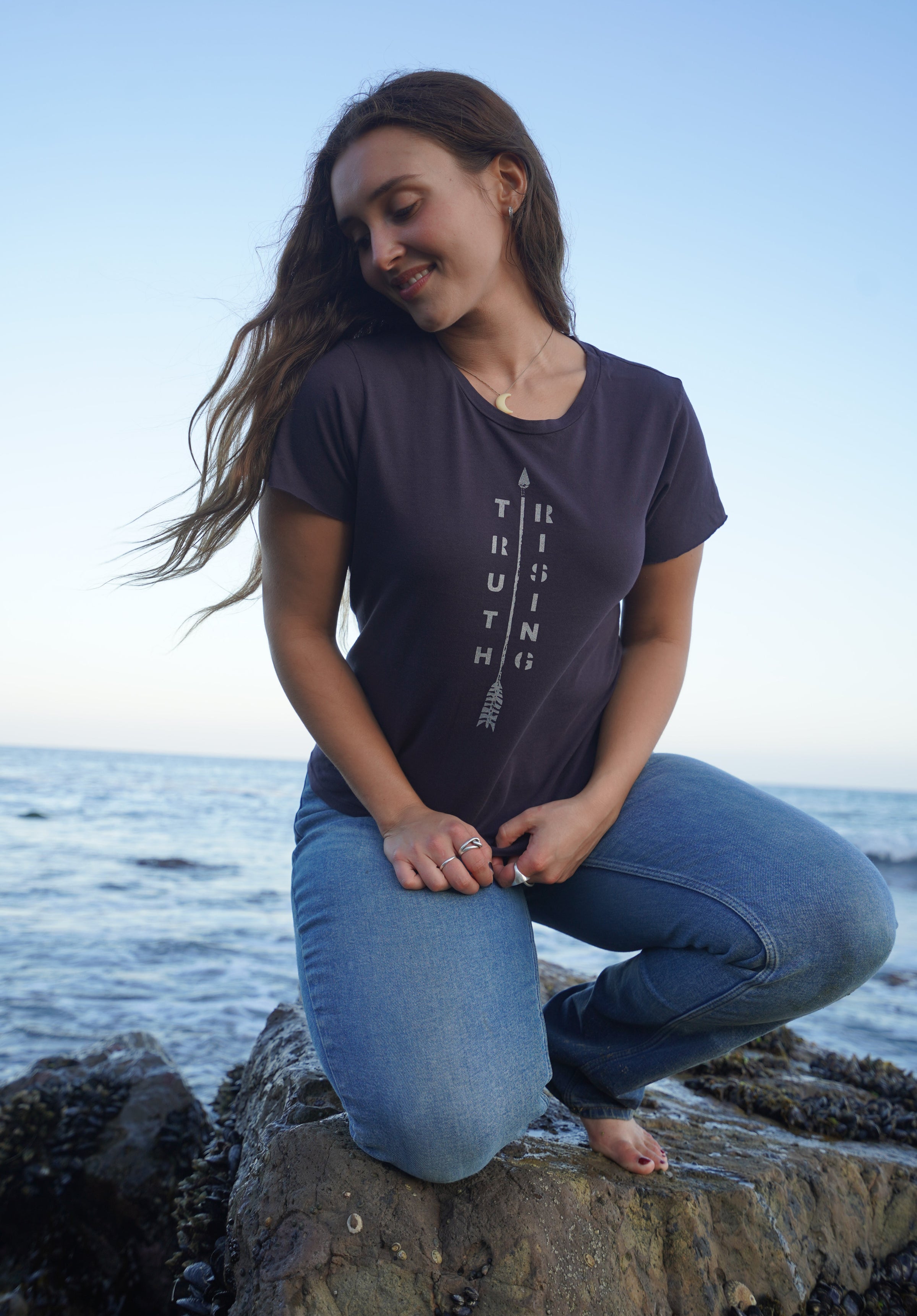 'Truth Rising' Be Love Perfect Tee - Vintage Black