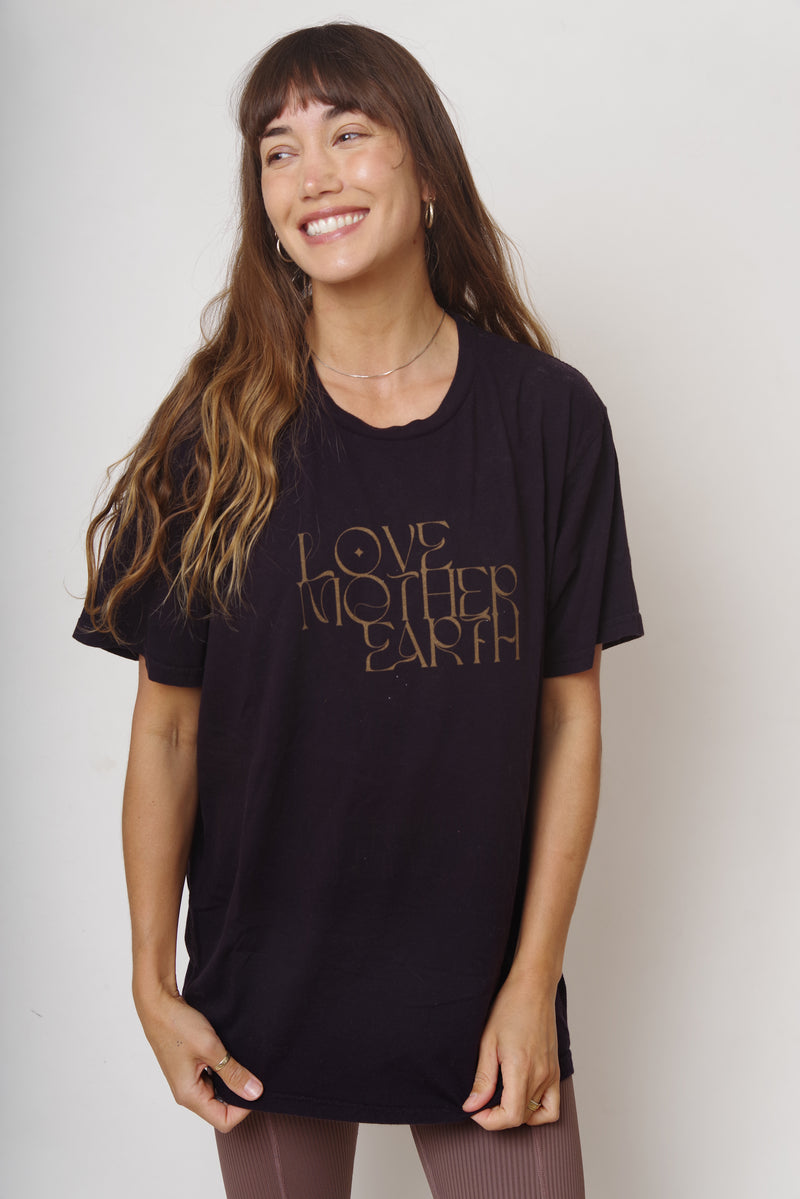 'Love Mother Earth'  Boyfriend/Girlfriend T-Shirt - Black