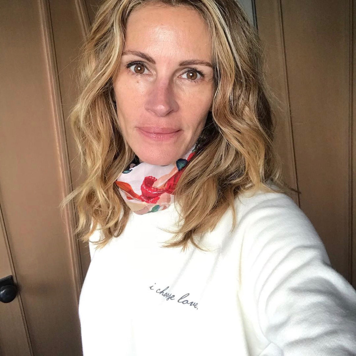 I Choose Love' Cozy Fleece Sweatshirt in White Color